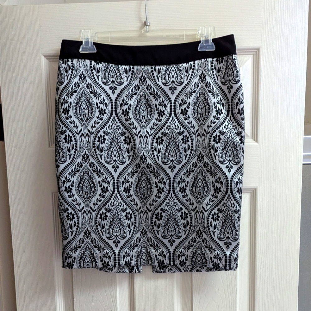 Worthington Women's 6P Silver & Black Paisley Skirt
